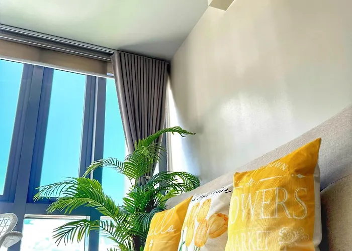 Eastwood Global Plaza Luxury 1bed With 2 Toilets And Laundry Apartment