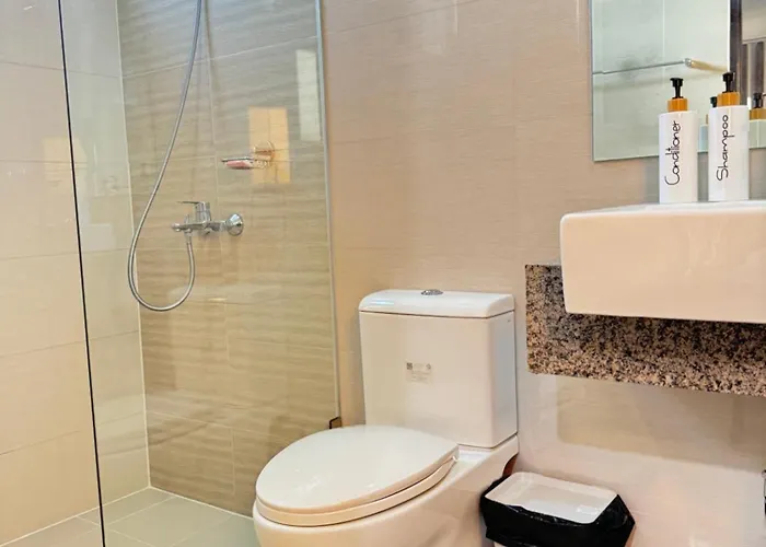 Apartment Eastwood Global Plaza Luxury 1bed With 2 Toilets And Laundry Manila
